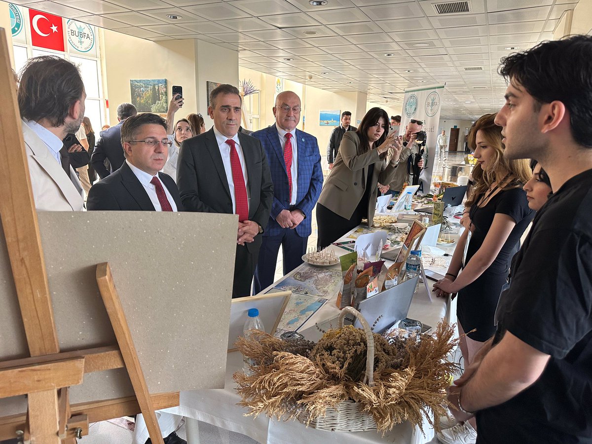Burhaniye Kaymakamı Turizm Haftası Etkinliklerini Ziyaret Etti