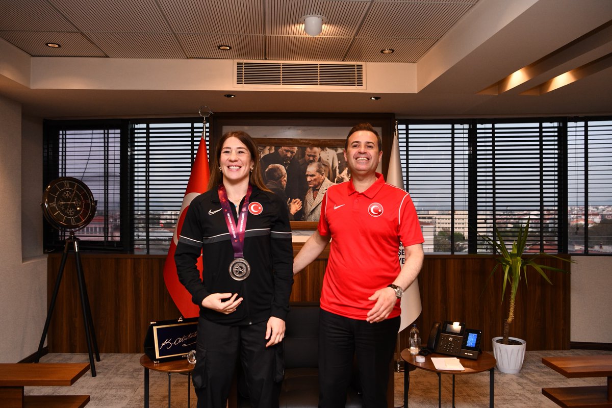 Balıkesir Büyükşehir Belediyespor'a Ziyaret: Yasemin Adar Yiğit ve Eşi Erdem Yiğit'ten Teşekkür