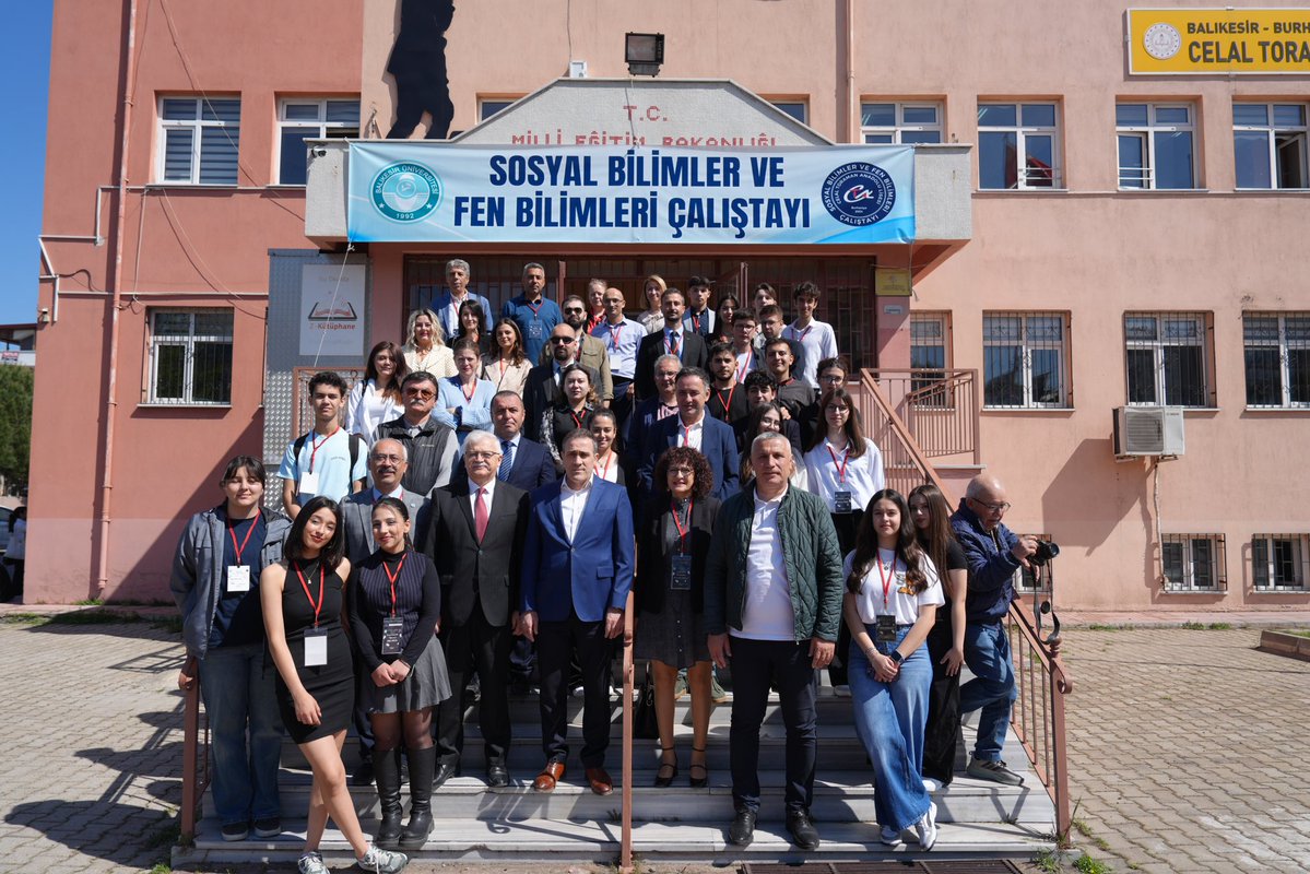 Burhaniye'de Sosyal Bilimler ve Fen Bilimleri Çalıştayı Başladı