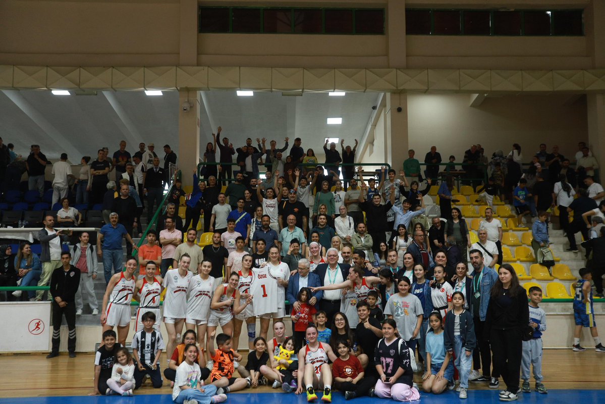 Burhaniye Belediyespor Kadın Basketbol Takımı TKBL Çeyrek Finaline Yürüdü