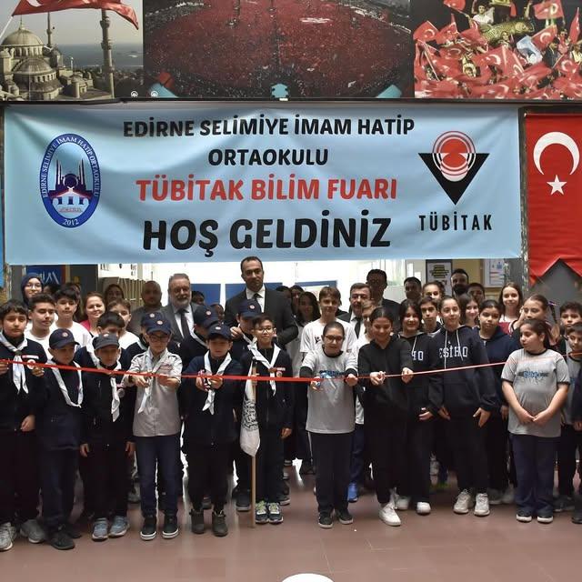 Edirne Selimiye İmam Hatip Ortaokulu’nda TÜBİTAK Bilim Fuarı Açıldı