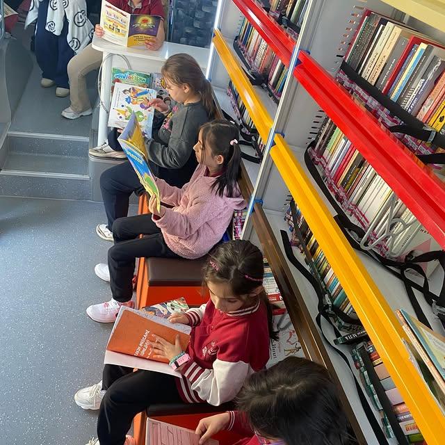 Edirne'deki Gezici Kütüphane Öğrencileri Kitap Sevgisine Düşündürdü